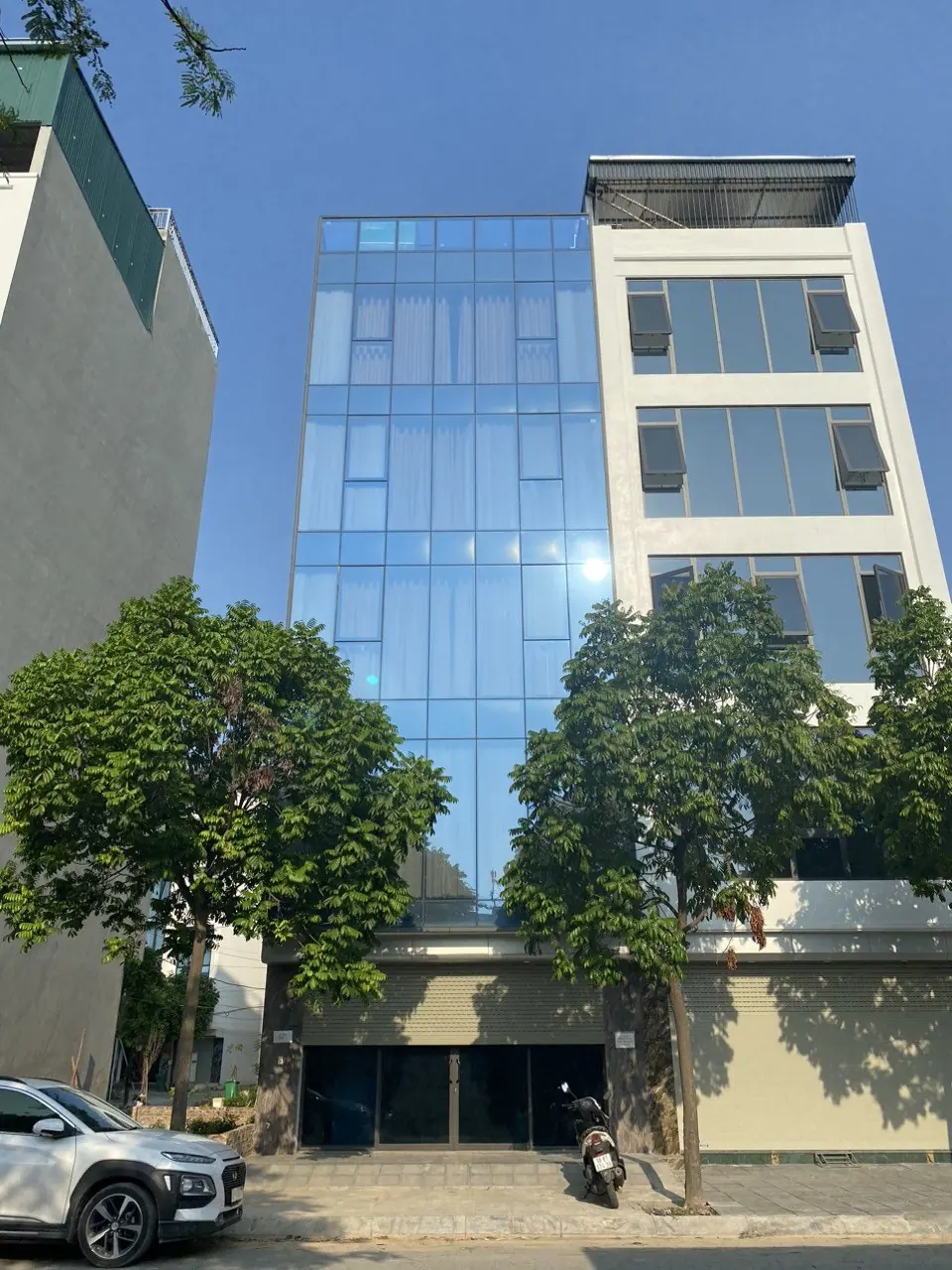 Mặt dựng nhôm kính dùng nhôm Hyundai — công trình do TKC thi công