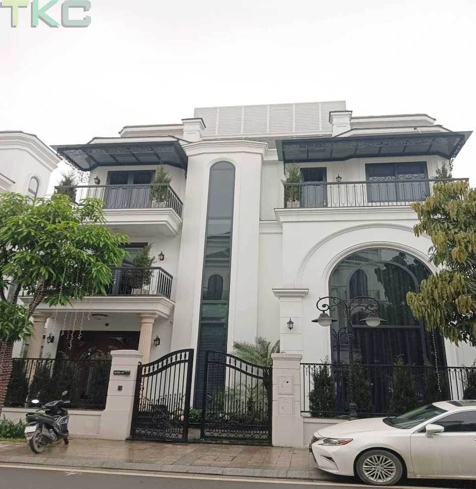 Cửa nhôm Rolan — biệt thự phố do TKC thi công