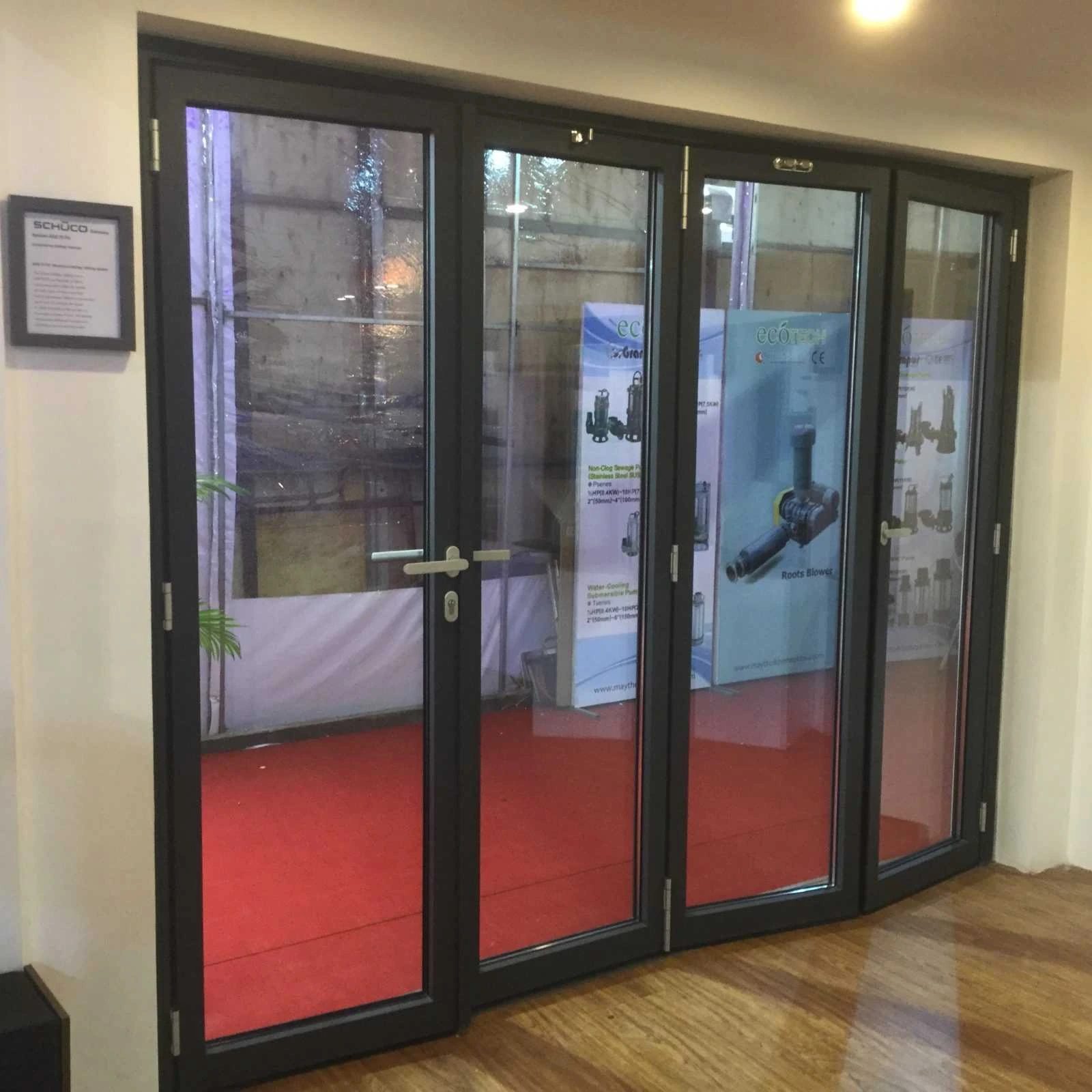 Cửa nhôm Schüco — cửa xếp trượt trưng bày tại showroom TKC
