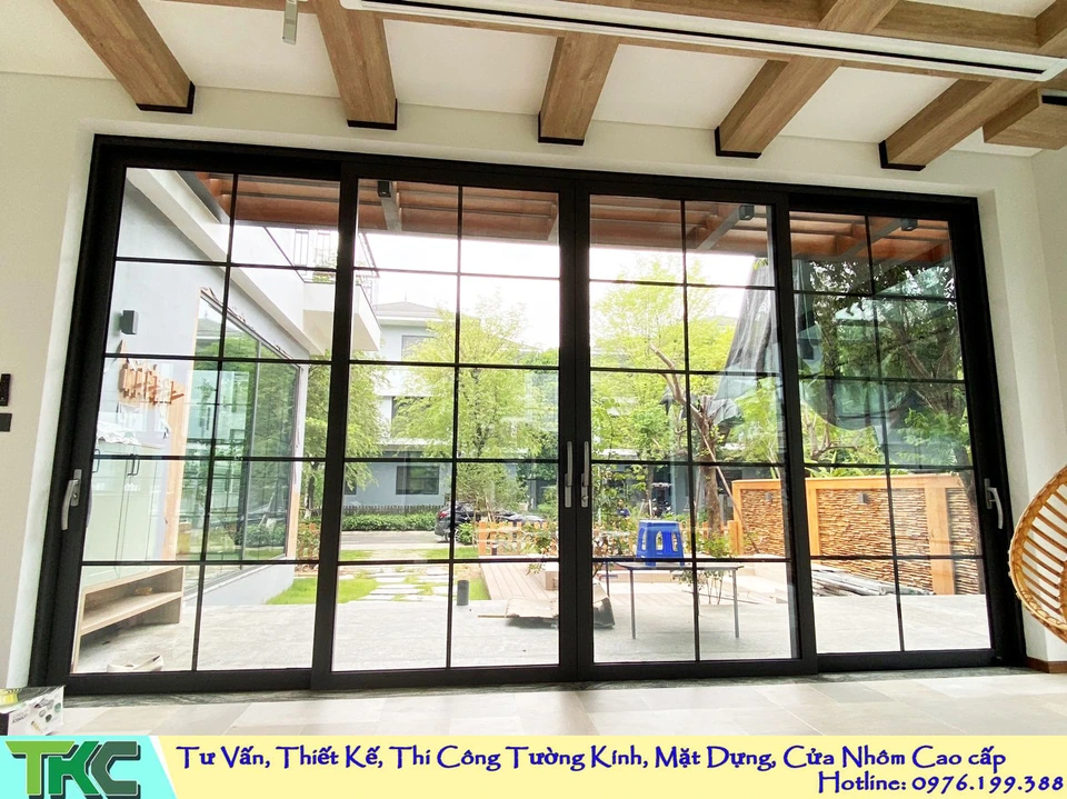 Cửa nhôm trượt nâng 4 cánh nhôm Civro — công trình do TKC thi công