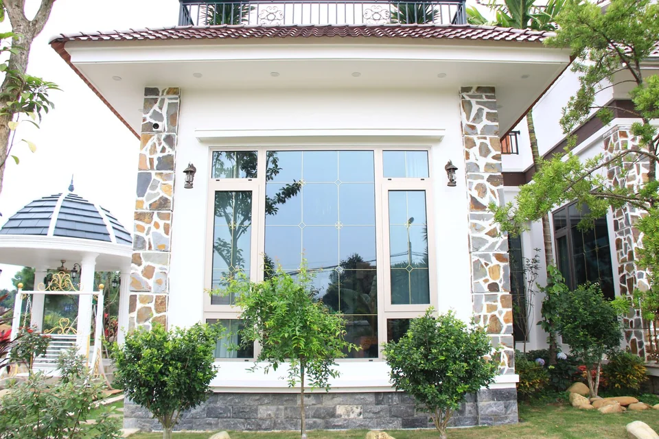 Cửa nhôm Civro (công nghệ Đức) do TKC gia công và thi công