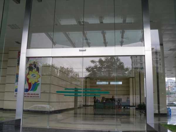 Cửa kính tự động văn phòng showroom