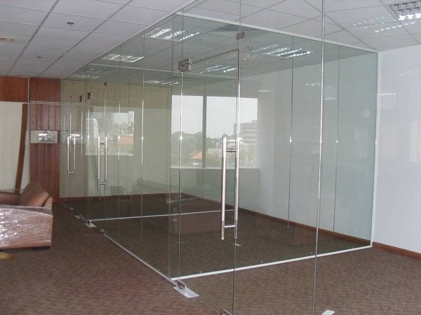 tường kính vách ngăn