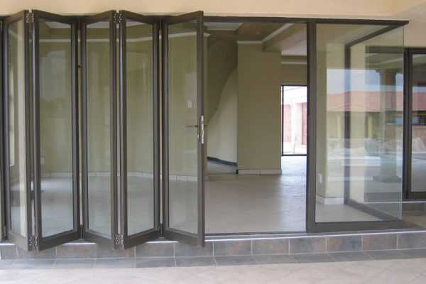 Cua Di Xep Luot Nhom Xingfa 600x400 2