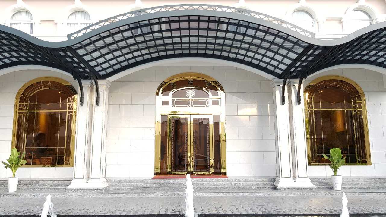 Cua Chinh Biet Thu