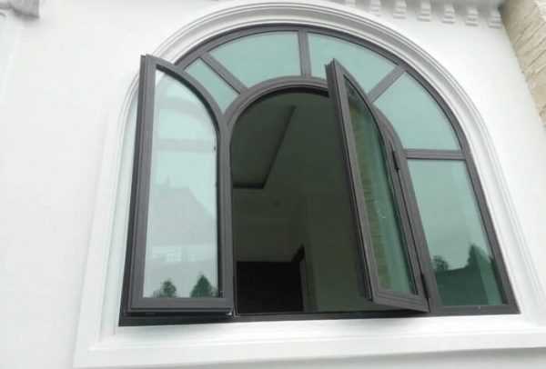 Cua Vom Nhom Kinh 1 600x406 1