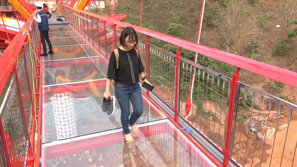 Cầu bằng kính
