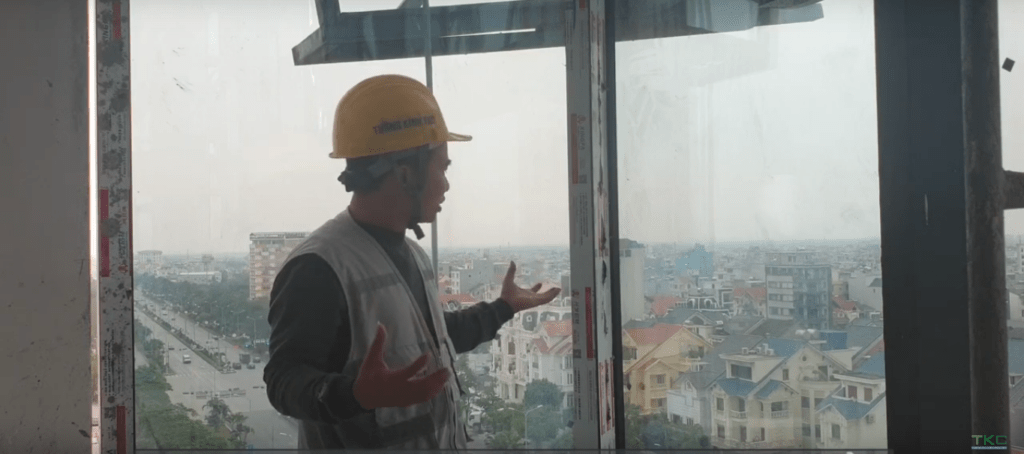 vách kính góc 90 độ