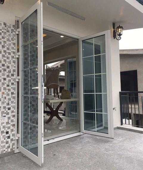 cửa nhôm kính