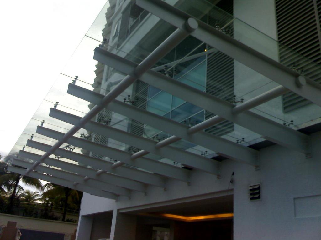 Mái kính cường lực cho nhà cao tấng