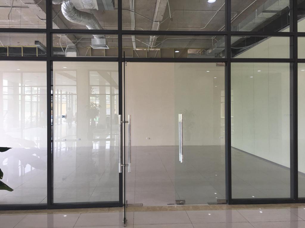 Cửa thuỷ lực cao cấp