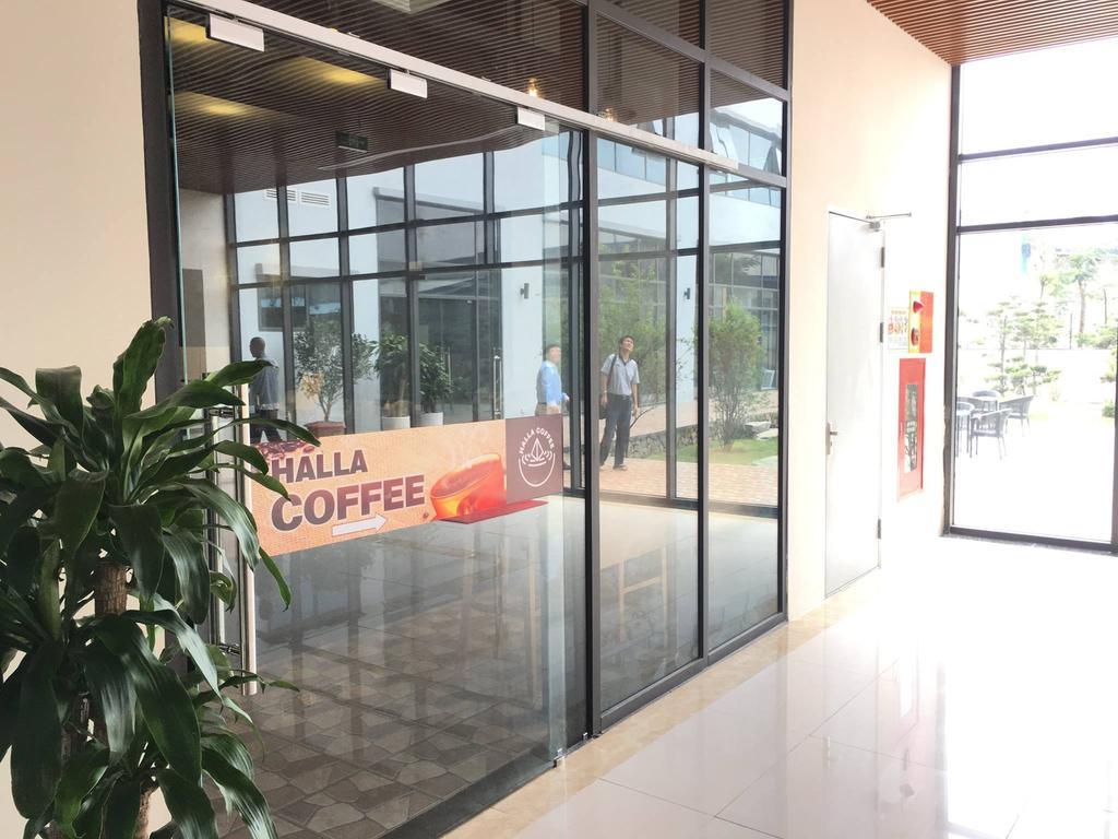 Cửa kính treo trượt quán cafe