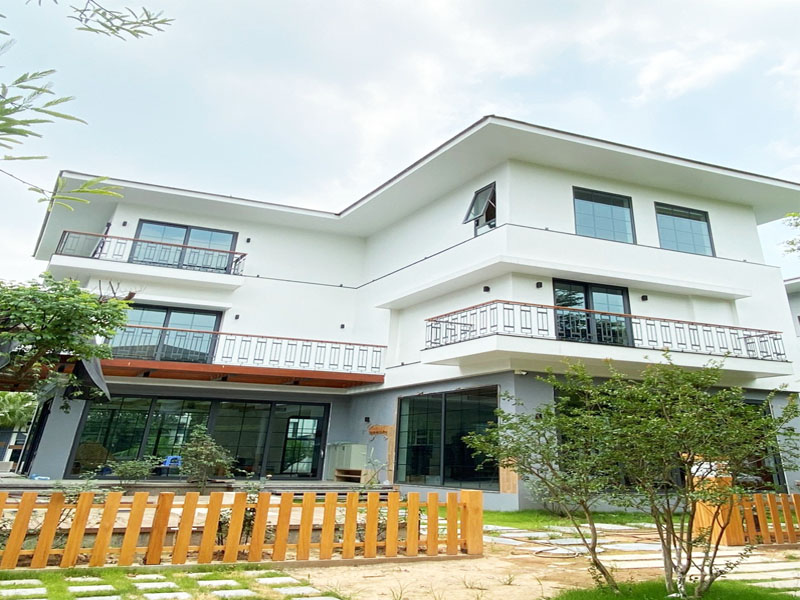 Nhom Cao Cap Civro Duc 1 – Tường Kính TKC