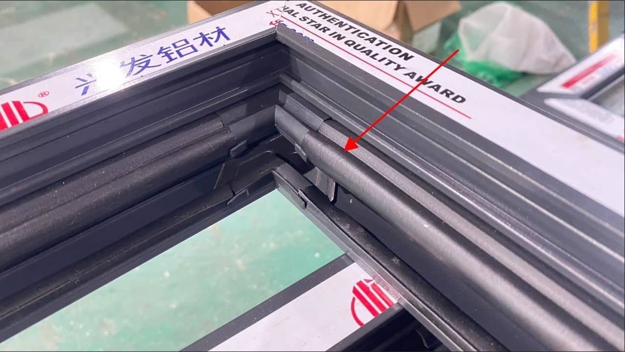 gia-cua-nhom-xingfa-class-a-nhap-khau-quang-dong