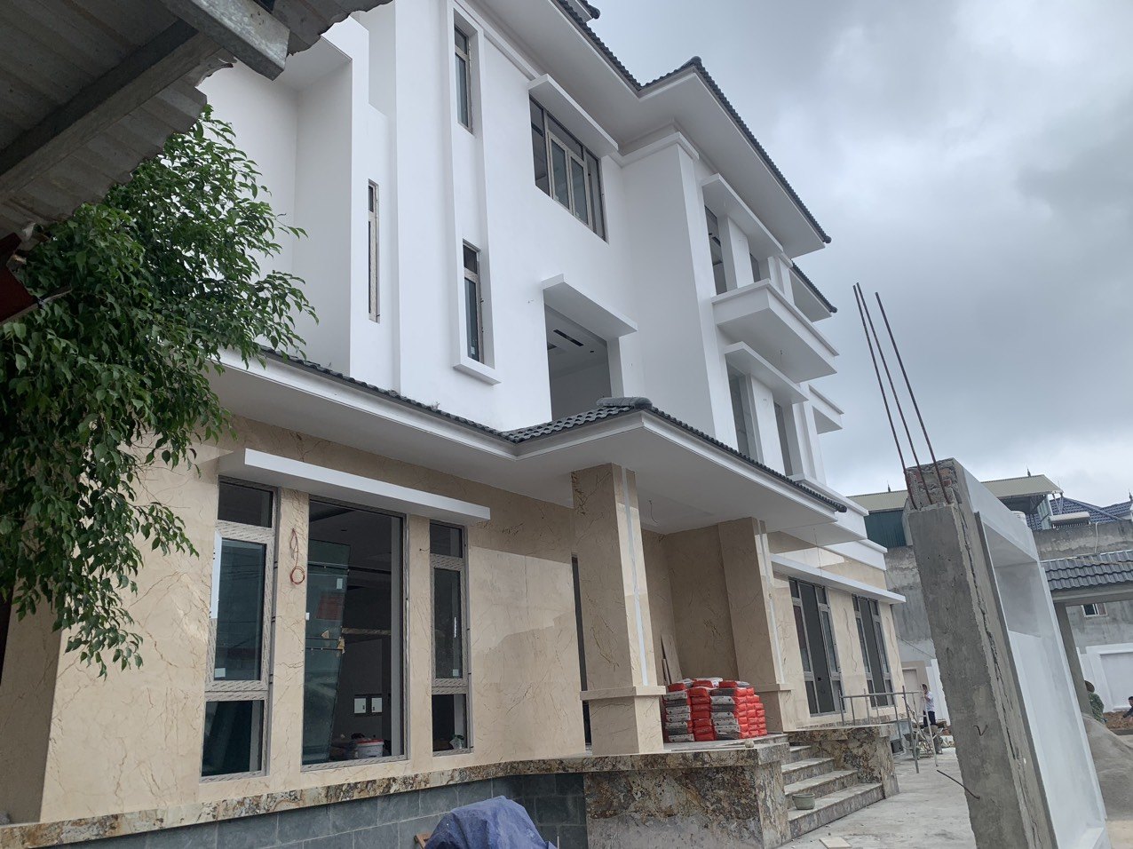 Hệ cửa kính nhôm Civro C001 lắp ở tầng 1 nhà phố Lạng Sơn