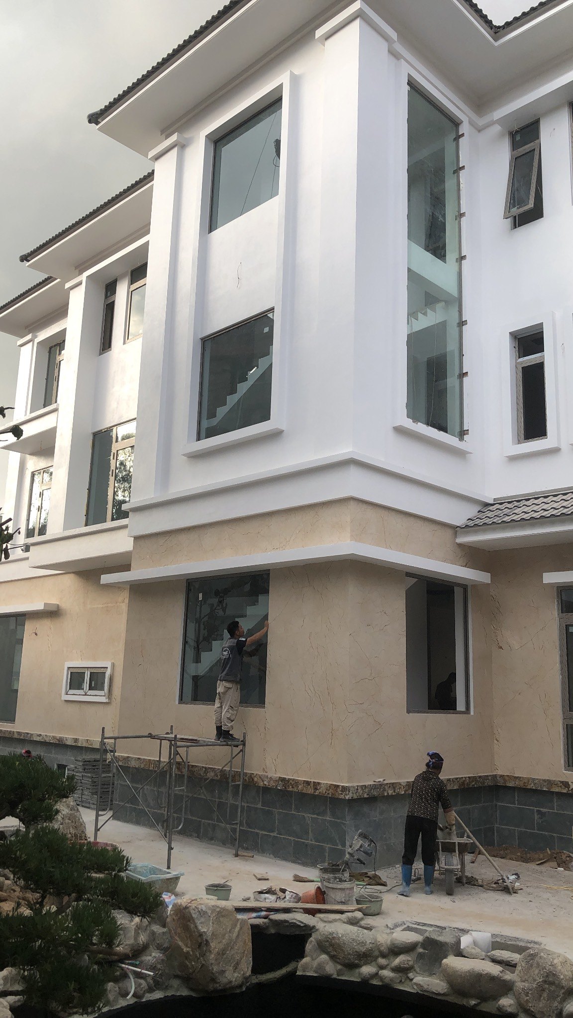 Cửa kính nhôm Civro C001 lắp đặt trên cao – nhà anh Quỳnh, Lạng Sơn