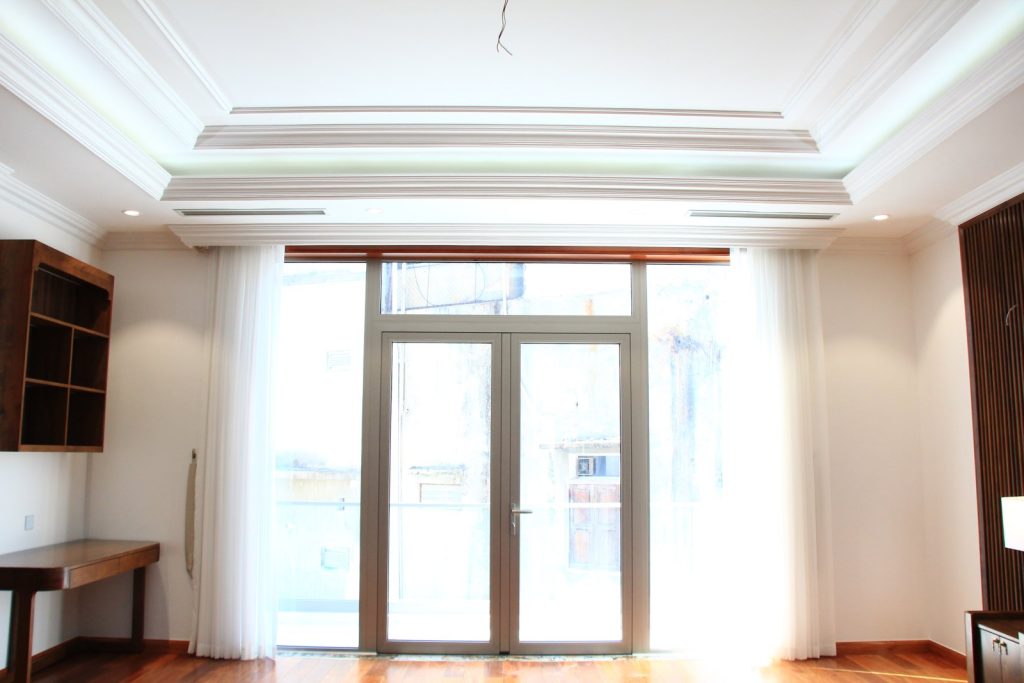 Hệ cửa kính nhôm Civro trong phòng khách – công trình Anh Quỳnh, Lạng Sơn
