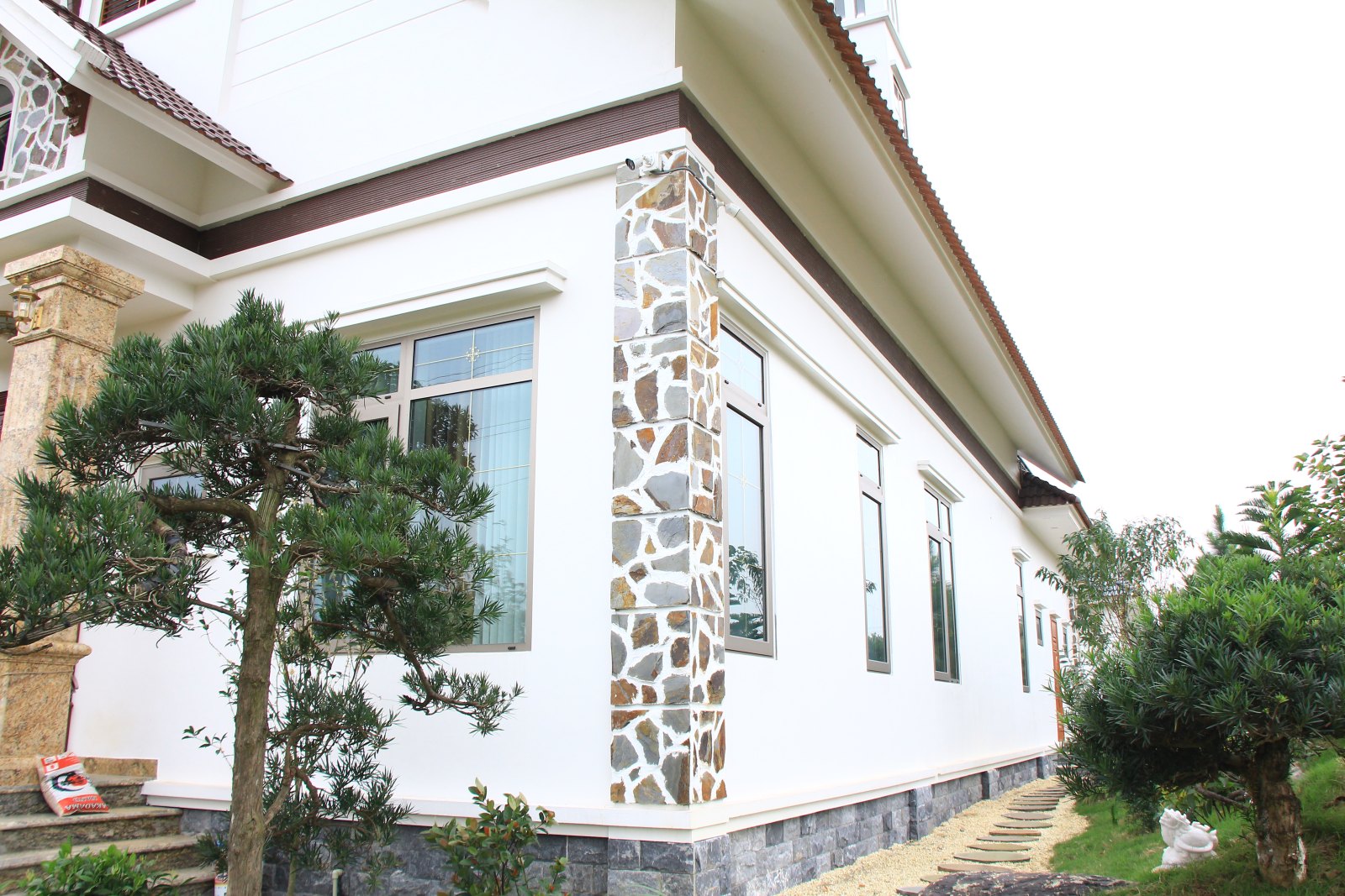 Chi tiết phụ kiện cửa nhôm Civro công trình Chú Thìn, Thái Nguyên